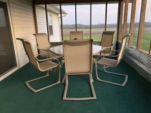 Outdoor dining - Farmhouse in New Sharon (New Sharon)