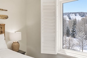 42-web-or-mls-107WintergreenPlUnit220_042 - Renovated Alpine Retreat | Ski & Golf Views (The Blue Mountains)