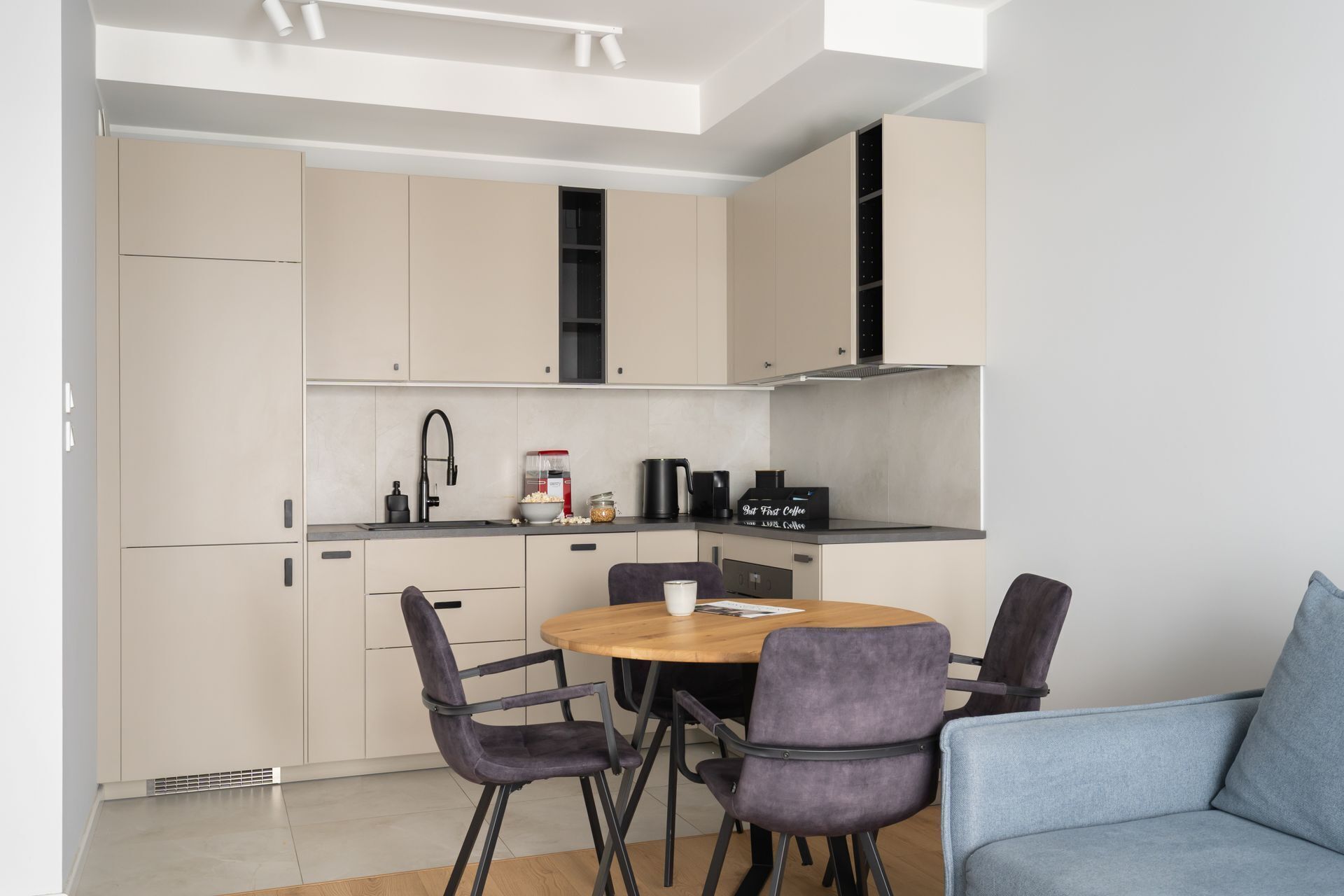 Deluxe Apartment, Balcony, Courtyard View | Private kitchenette | Espresso maker, coffee/tea maker, electric kettle, toaster