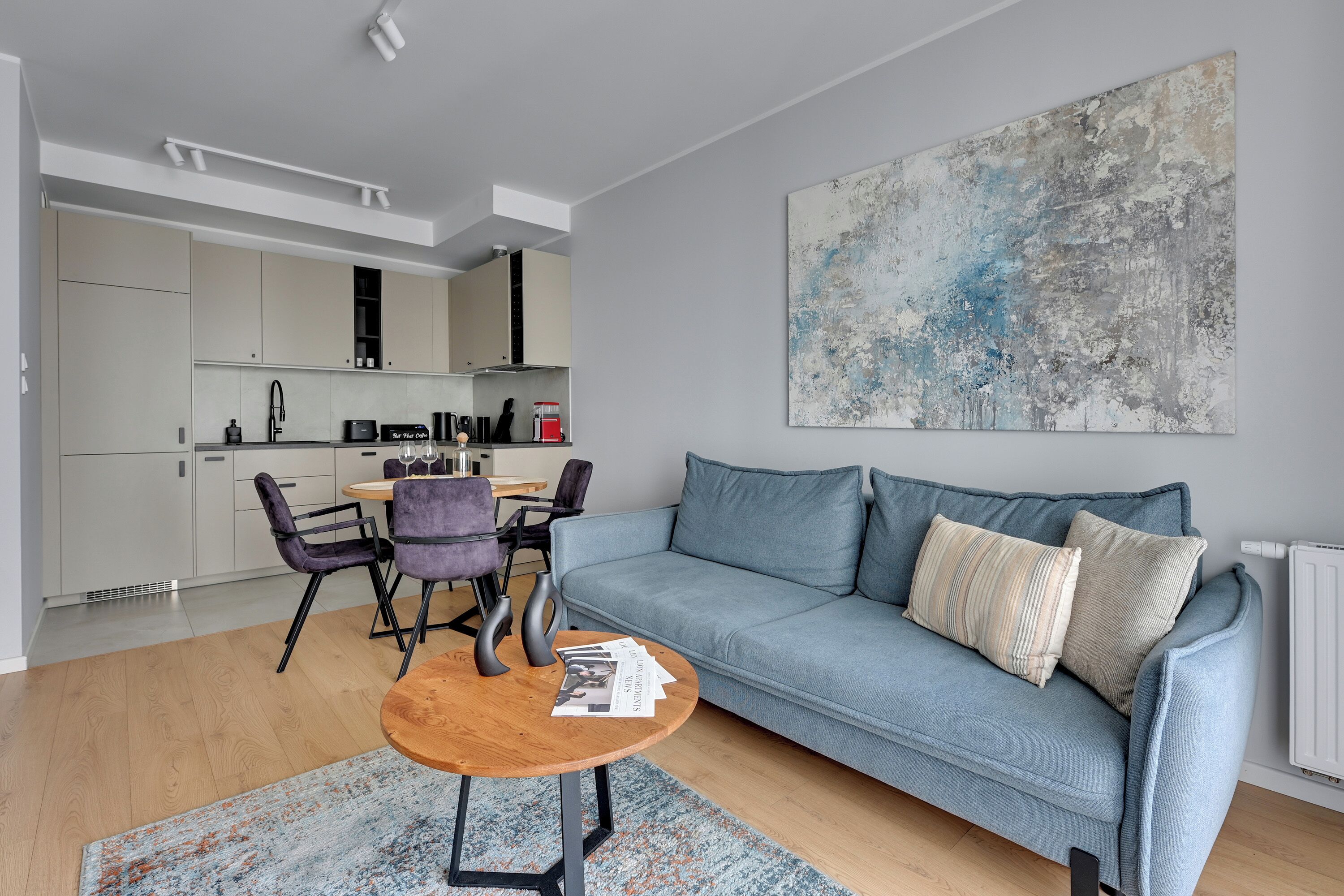 Appartement Deluxe, balcon, vue sur la cour intérieure | Aire de séjour | Téléviseur à écran plat, Netflix, Hulu, services de diffusion en continu