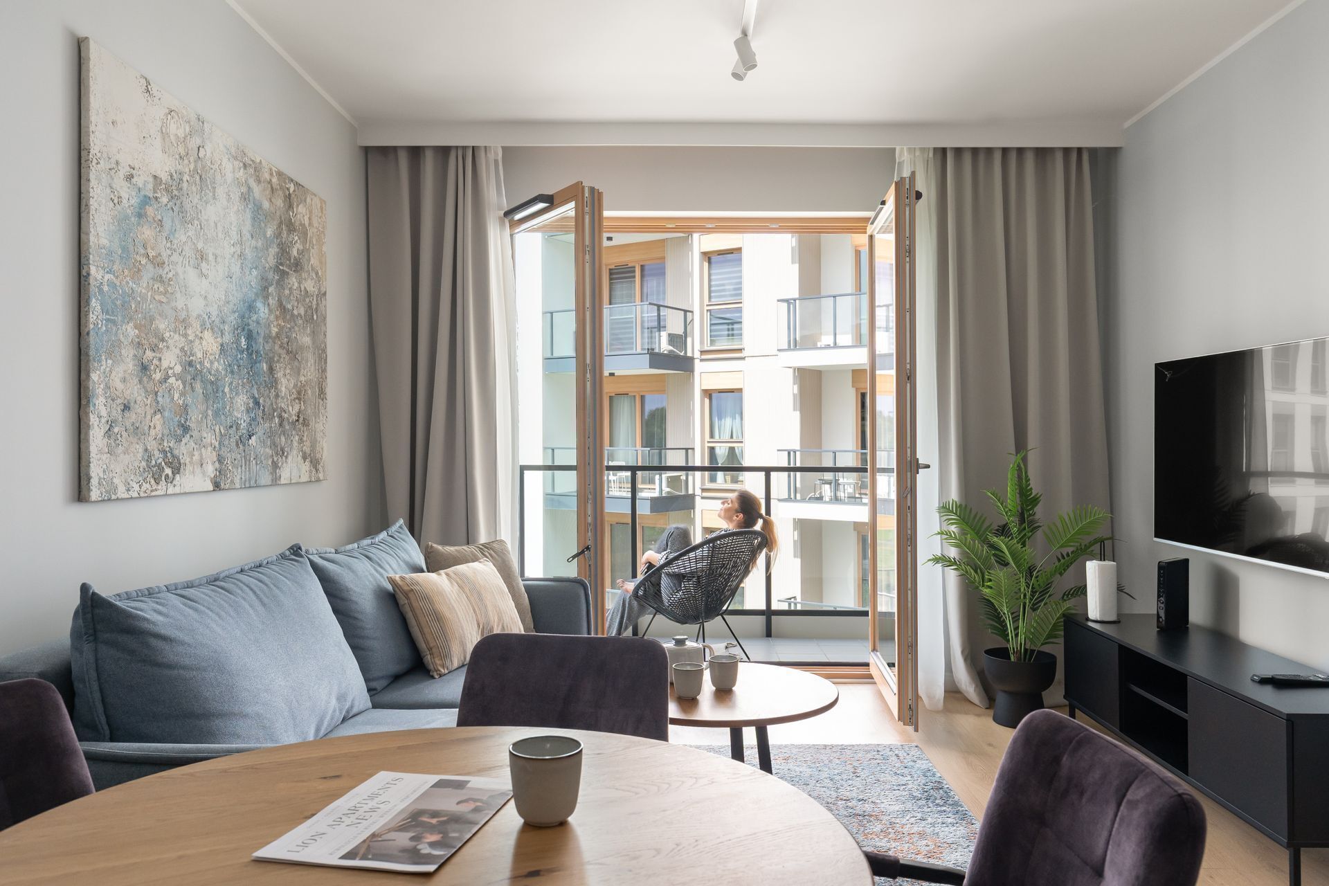 Deluxe Apartment, Balcony, Courtyard View | Living area | 40-inch flat-screen TV with cable channels, Netflix, Hulu