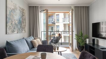 Deluxe Apartment, Balcony, Courtyard View | Living area | 40-inch flat-screen TV with cable channels, Netflix, Hulu