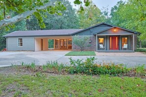 A two-story house with a covered garage, a front porch, and a well-maintained lawn. - Spacious 4-bedroom House in Oxford on 4.3 Acres (Oxford)