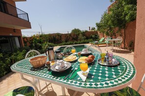 Outdoor dining - Atlas Peak Blue  (Marrakesh)