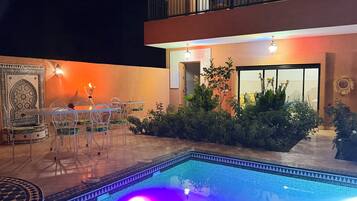 Outdoor pool, sun loungers