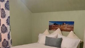 1 habitación, tabla de planchar con plancha, cuna de viaje y wifi 