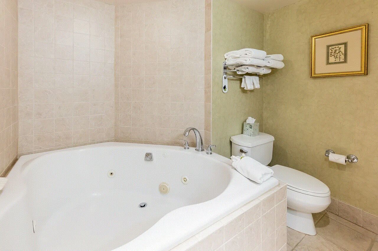 A bathroom with a bathtub, toilet, and towel rack.
