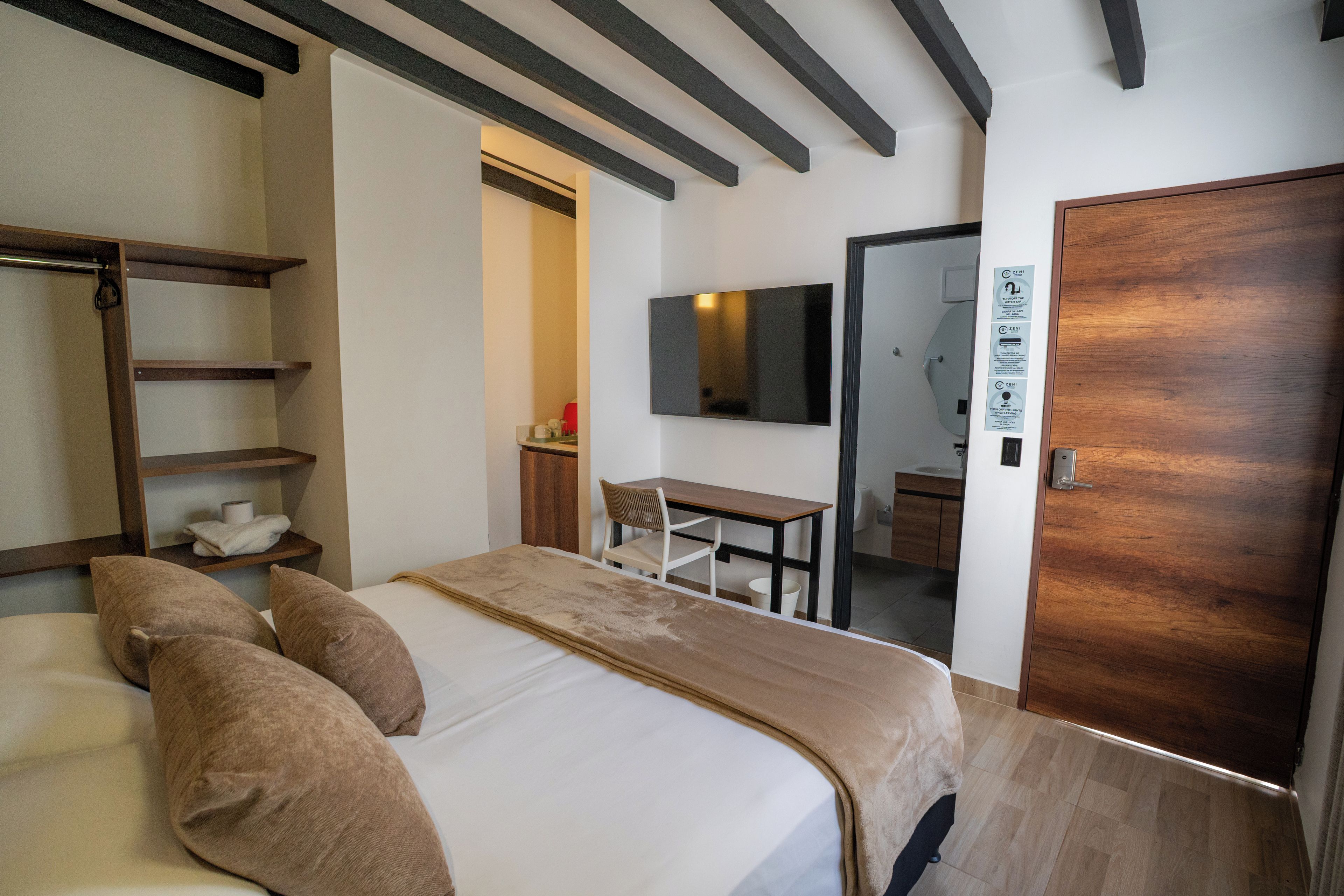 Habitación Deluxe | Escritorio, wifi gratis y ropa de cama 