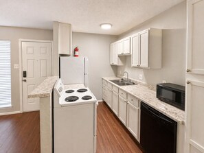 Private kitchen - 2-bedroom apartment in perfect Arlington with cool AC (Arlington)