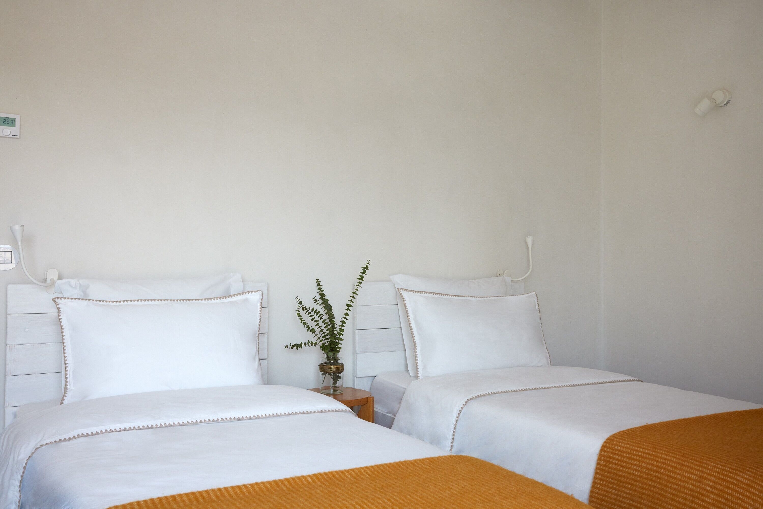 WiFi, bed sheets