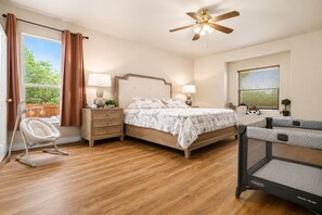 Room - SA Family Retreat Near SeaWorld •Six Flags •Lackland w/ EV Charger, BBQ (San Antonio)