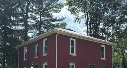 Historic Tyner Trianstation!!! 4-bedroom with AC in charming Salt Fork