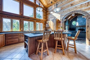 Dining - Large Grand Bend Log Home: Relax, Golf, Swim, Hike (South Huron)