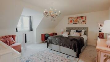 Iron/ironing board, free WiFi, bed sheets