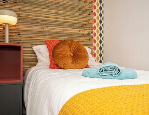 Garfield House 3 bed sleeps 8 Nr Rushden Lakes