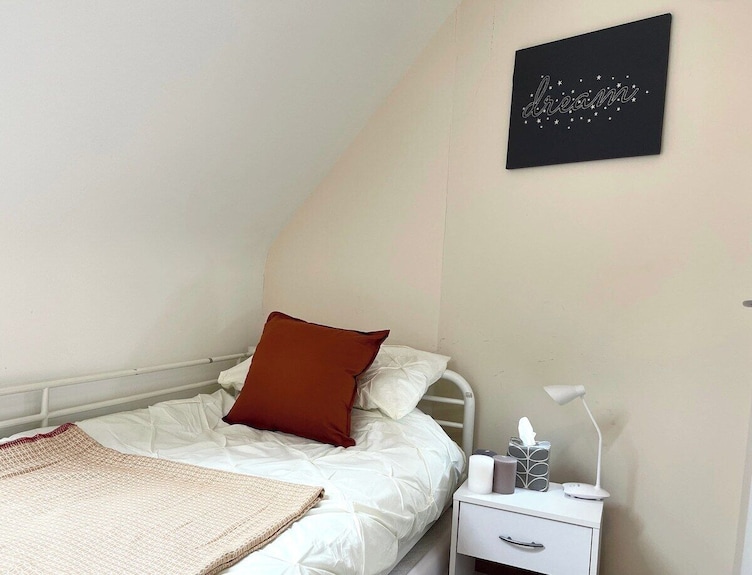 Chichele House 3 Bed Sleeps 8 Parking - Wellingborough
