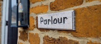 The Parlour rustic 2 Bed Flat, En-suite, Parking