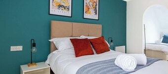 Bluebell House, sleeps 7, parking x2, garden