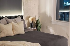 Room - The Maximus 1BR - King Bed, Rooftop Pool, Gym (Orlando)
