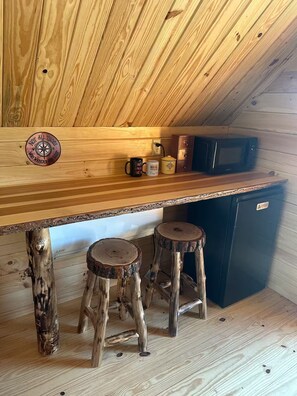 Dining - Lakehouse Resort Book Nook A-Pod 1 Near Rend Lake (Benton)