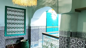 Unclassified image, 4 of 10, button - Private Riad - Dar Elfassi (Marrakesh)