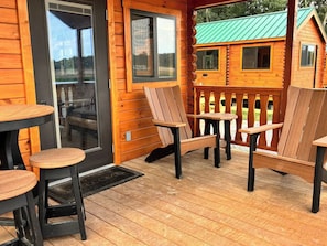 Outdoor dining - Lakehouse Resort Bugtussle Sierra 2 Near Rend Lake (Benton)