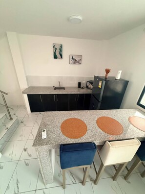 Family Suite, Air conditioning, Partial Sea View | Private kitchen - SUITE FAMILIAR (Atacames)