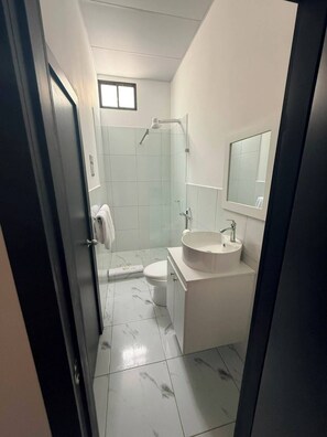 Family Suite, Air conditioning, Partial Sea View | Bathroom - SUITE FAMILIAR (Atacames)