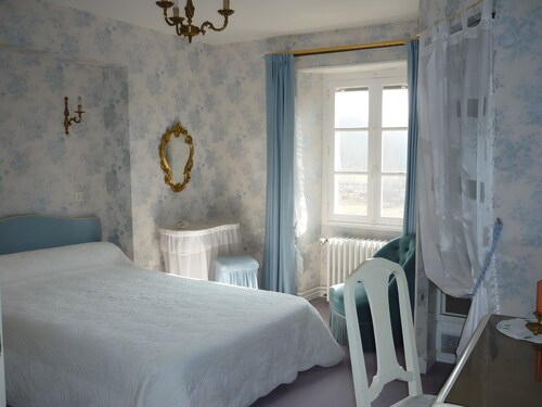 Bed and Breakfast 'Domaine Des Mouillères - Julie' with Shared Terrace, Shared Garden and Wi-Fi
