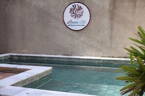 A swimming pool with a sign above it. - MHV Milagres - Lanai 06 (São Miguel dos Milagres)