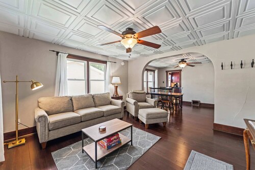Sleeps 7,  2BR-2BA | 5 mins walk to ISU