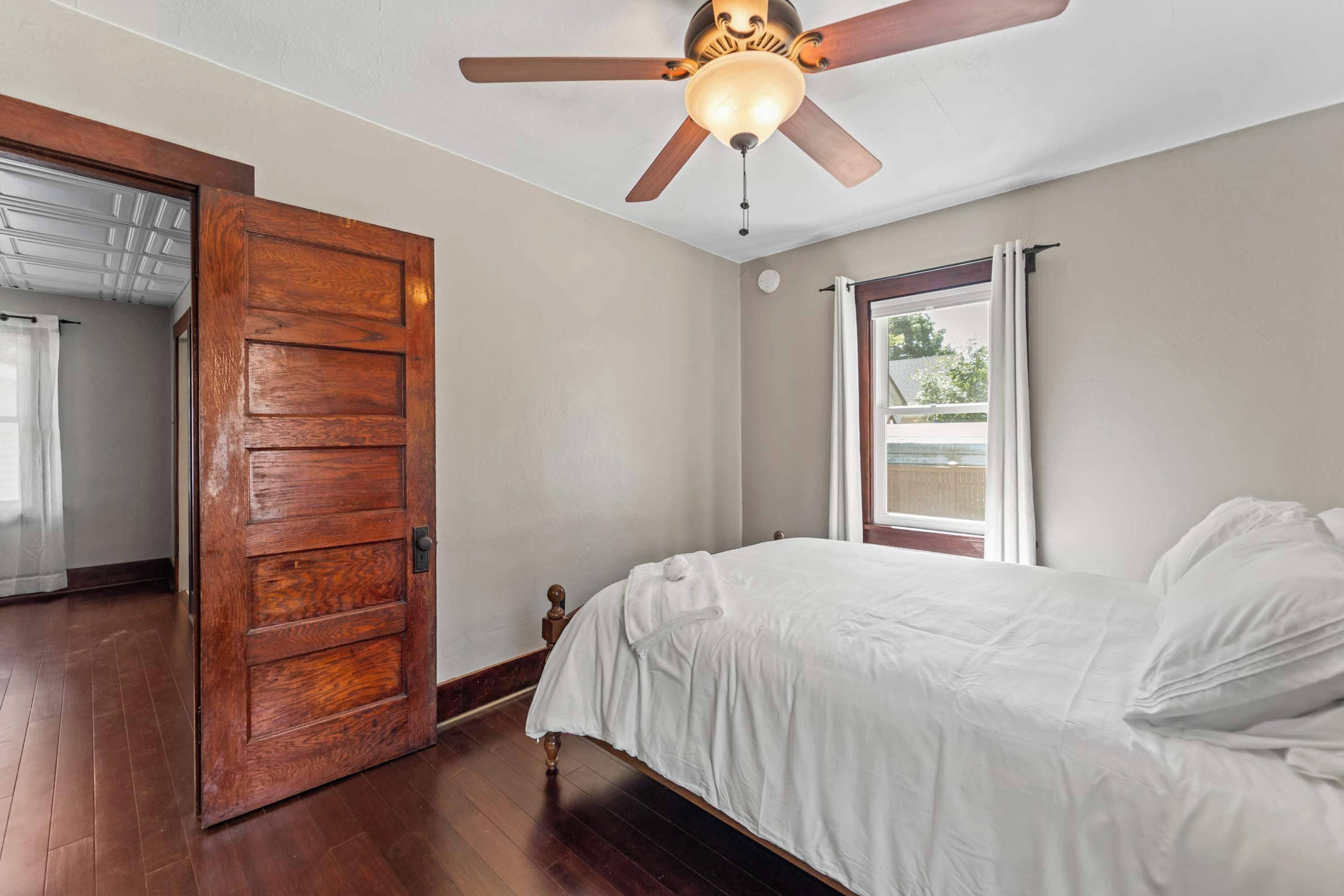 Iron/ironing board, WiFi, bed sheets