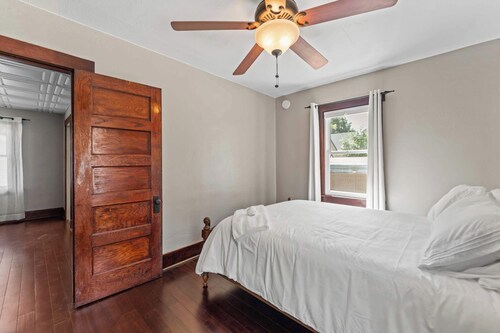 Sleeps 7,  2BR-2BA | 5 mins walk to ISU
