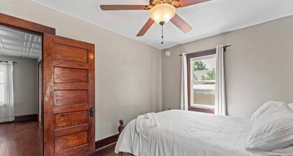Sleeps 7, 2BR-2BA | 5 mins walk to ISU