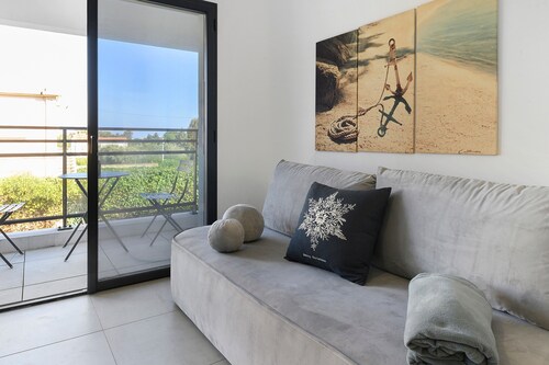Seaside Apartment with Stunning View, Wi-Fi & Air Conditioning