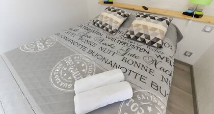 Room 'Chambre Brésil' with Shared Garden and Wi-Fi