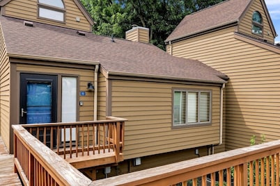 3 Queen Beds, Pool + Amenities