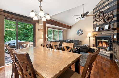 3 Queen Beds, Pool + Amenities