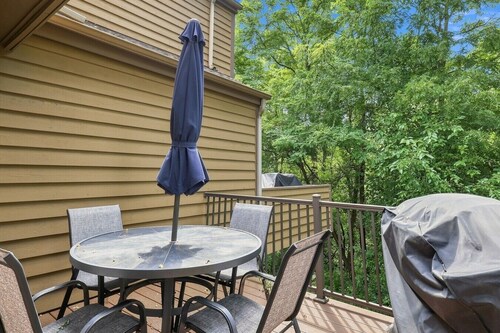 3 Queen Beds, Pool + Amenities
