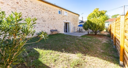 Studio Apartment 'Chez Martine' with Private Terrace, Private Garden and Wi-Fi