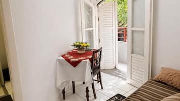 Triple Room, Balcony, Mountain View | Dining