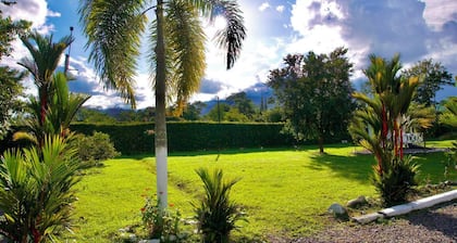 Country house 5 minutes from Restrepo, sleeps 22. Ideal for families; pets welcome.