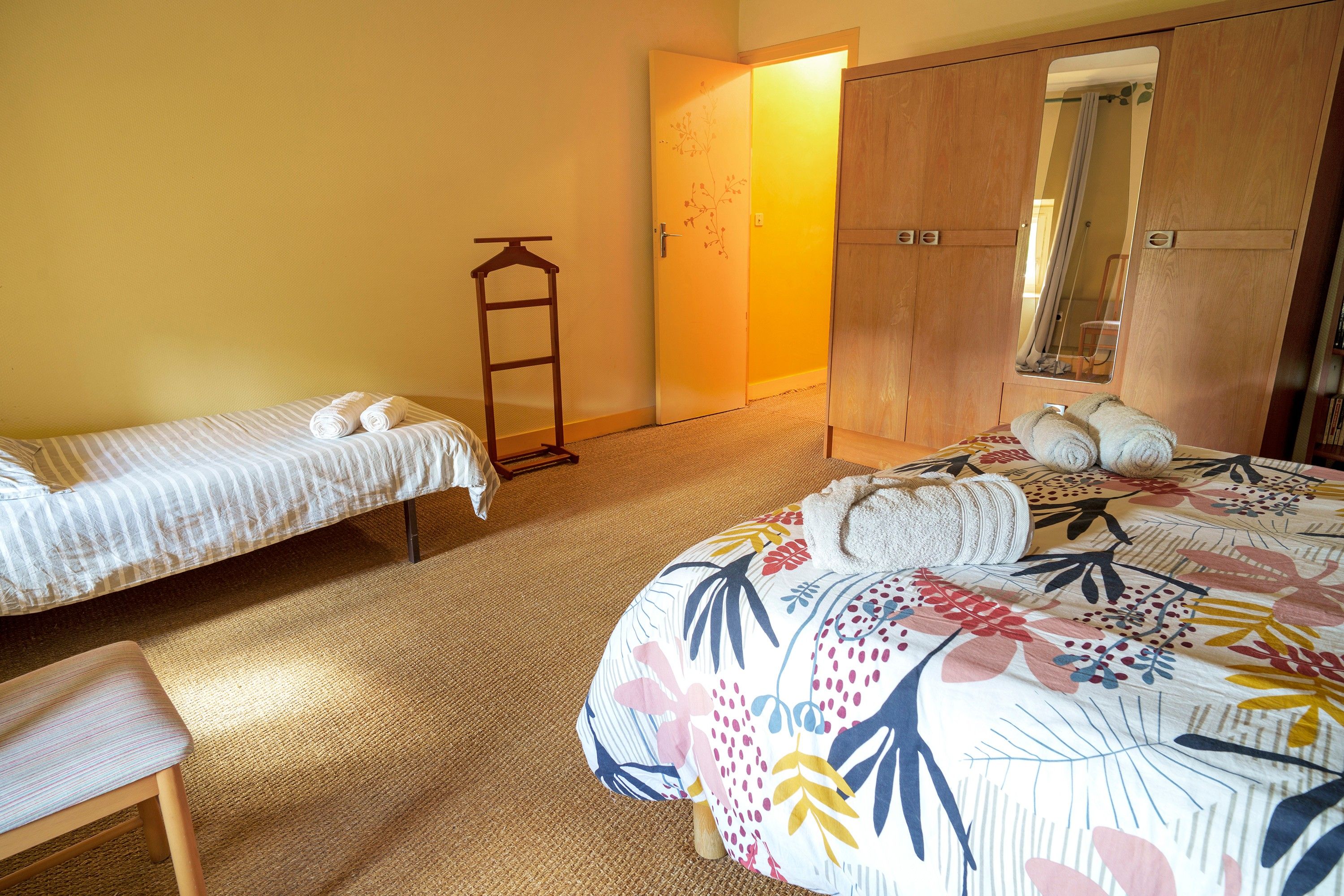 Iron/ironing board, WiFi, bed sheets