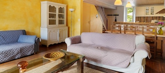 Casa vacacional 'La Tremoulie' con piscina privada, terraza y Wi-Fi