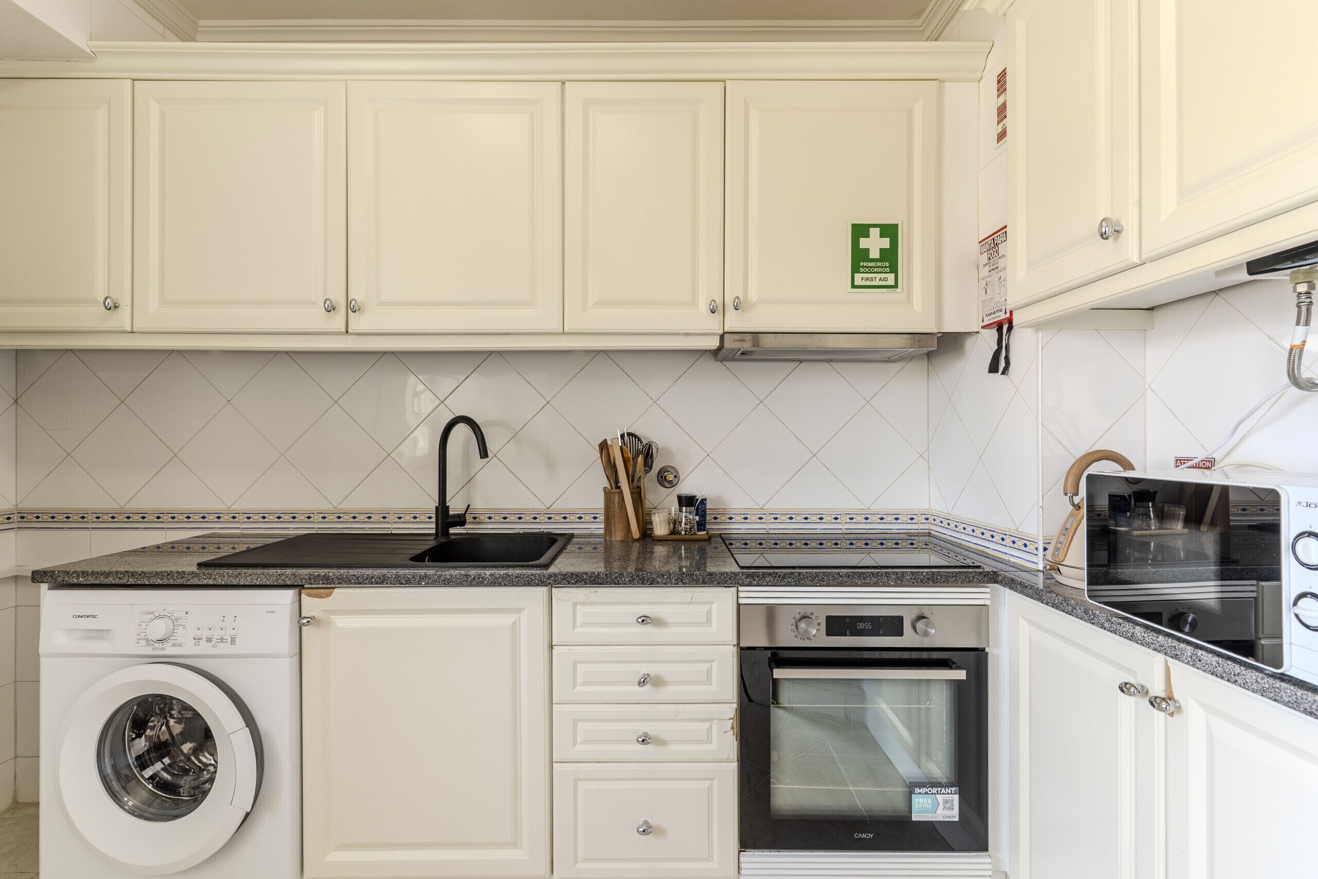 Coffee/tea maker, fridge, microwave, oven