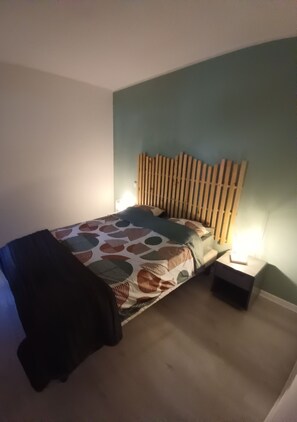 Room - Vrbo Property (Millau)