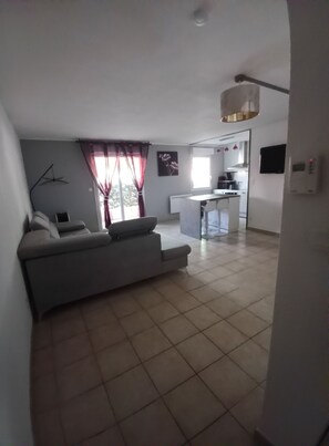 Living area - Vrbo Property (Millau)