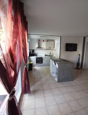 Private kitchen - Vrbo Property (Millau)