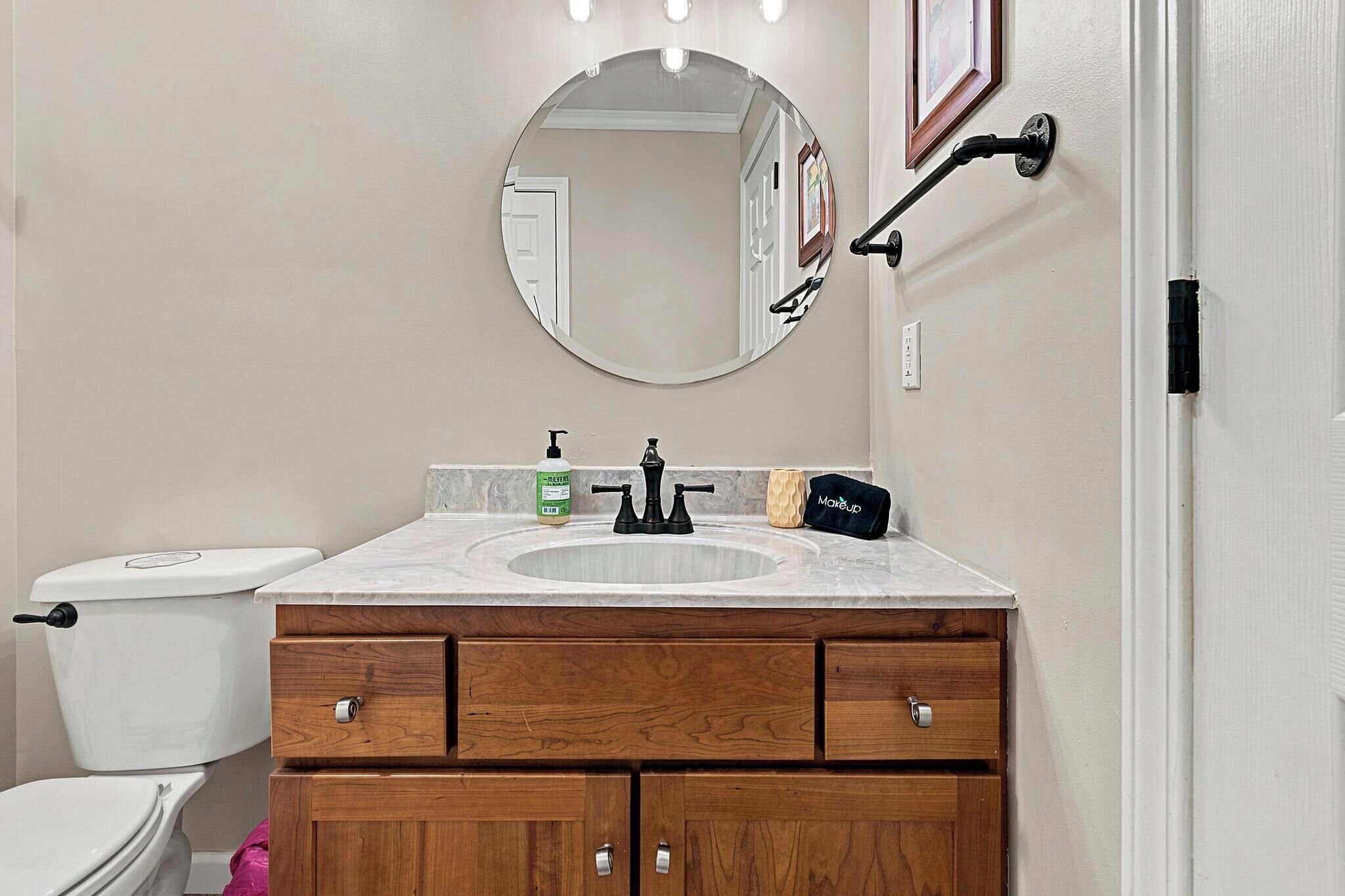 Shower, hair dryer, towels, shampoo
