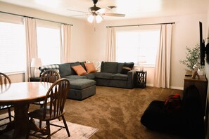 Unclassified image, 5 of 26, button - Cozy Corner Near SFA – Sleeps 10, Pet Friendly (Nacogdoches)